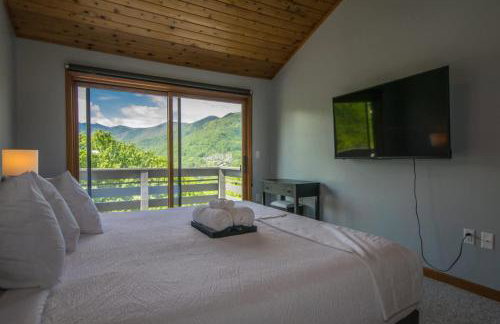 Mountain View 3BR with Sunroom, Close to Ski and Trails - Foto 27