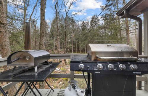 Evergreen Escape Hot Tub Firepit Resort Pool - Foto 38