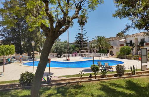 El Mirador, Villamartin, Refurbished,cot to hire, WIFI, pool, parking - Foto 16