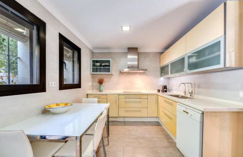 Villa in Marbella with golf views - Photo 47