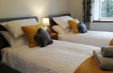 The Beautiful Bobbin - Premium Cottage with views, local walks, wood burner & pubs - Photo 24