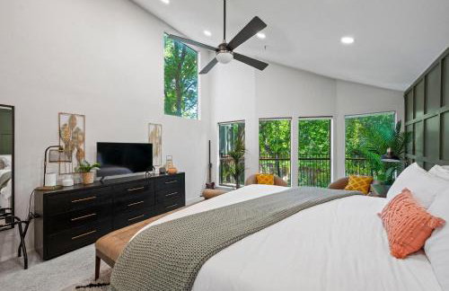 Garland Treehouse Villa: Patio Feasts & Creekside by Vacation Your way - Foto 30