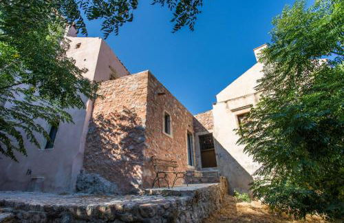 Myrsini's Castle House - Comfortable Residence with Large Balcony & Sea View - Photo 24