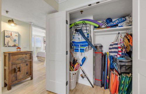 New dog-friendly Listing! Updated direct oceanfront with spacious balcony and heated pool - Foto 37