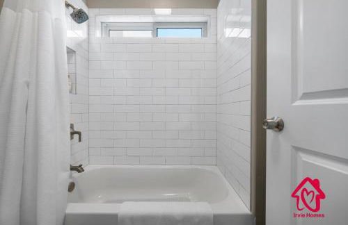 Fireside Oasis Retreat - An Irvie Home - Foto 48