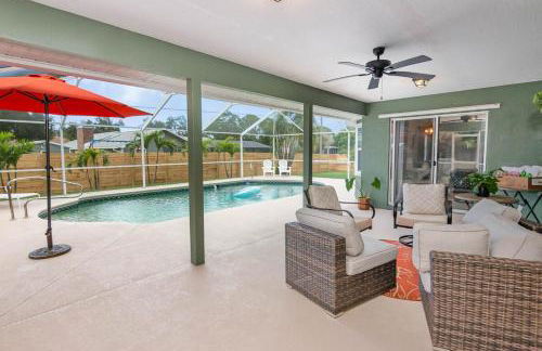 Spacious Luxury Pool Home Oasis - 8mi to Airport - Foto 9