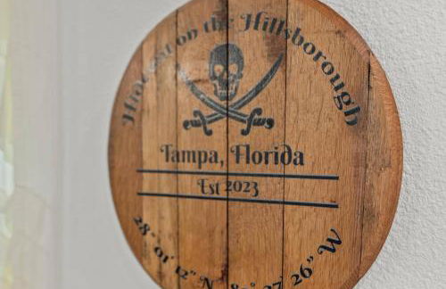 Hideout on the Hillsborough is a Gorgeous Renovated 3BR Pet Friendly Home on the Hillsborough River located in the North End of Seminole Heights - Foto 14