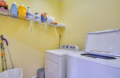 Fire Pit and Pool Access Quiet Holly Springs Home - Foto 9