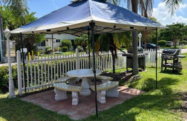 Bahama Beach Club Pompano - Fort Lauderdale - Charming and Cozy Studios & Apartments close to Beach with heated Pool - Photo 45