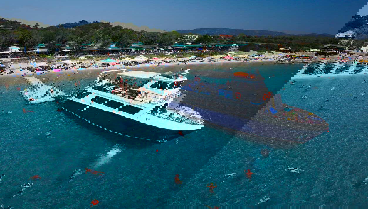 Barco en el que haremos la excursión