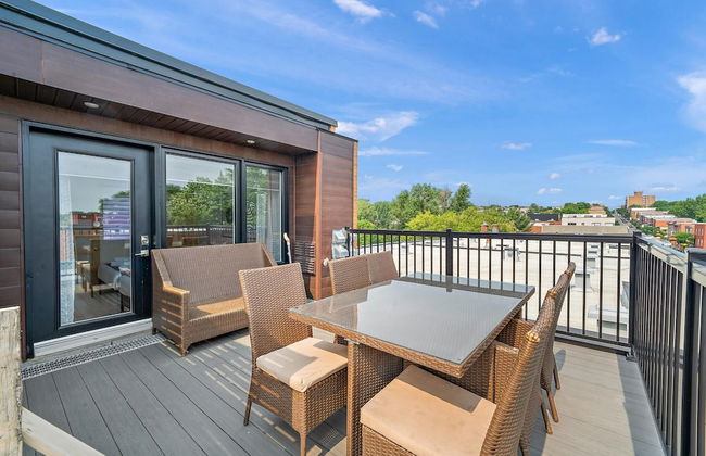 Private Roof top Patio Downtown Metro Frontenac - Photo 3