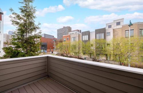 Luxury Downtown Townhome Private Garage Unit 4 - Photo 36