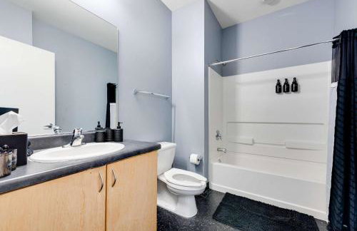 West Loop - City Views With In & Out Parking 1 - Photo 17