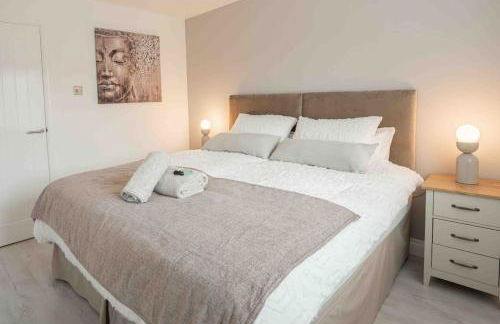 Modern 2BR Home, Central Location & Hi Speed Wi-Fi - Foto 1