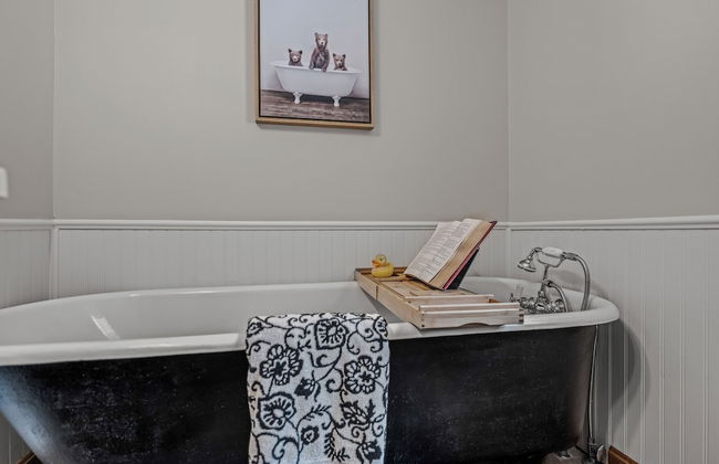 Sqyrls Nest - 3BR Retreat With a Hot Tub - Foto 37