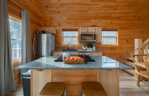 Family Friendly ~ Hocking Hills Cabin ~ Close to Caves, w/Wifi - Foto 4