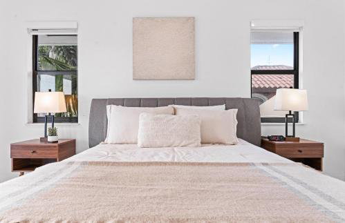 April Sale! 4 BR - Private Pool, Grill, Soaking Tub, Near Coral Gables & MIA Airport - Photo 16