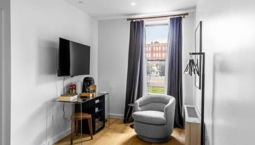 DTWN Bangor, Historic Hotel, Coffee Shop in building, Room # 105 - Foto 3