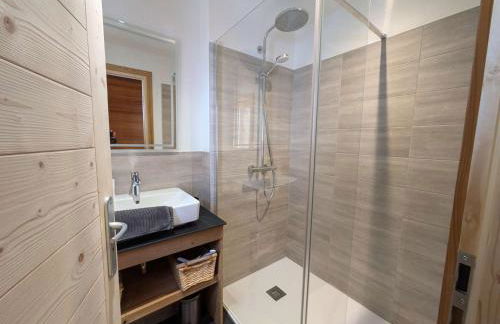 Lodge alpin chaleureux, 4 chambres, 10 pers, parking, terrasse, Arêches-Beaufort - FR-1-342-330 - Foto 13