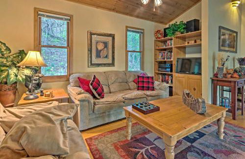 Spacious Maggie Valley Cabin with Hot Tub and MTN View - Foto 14