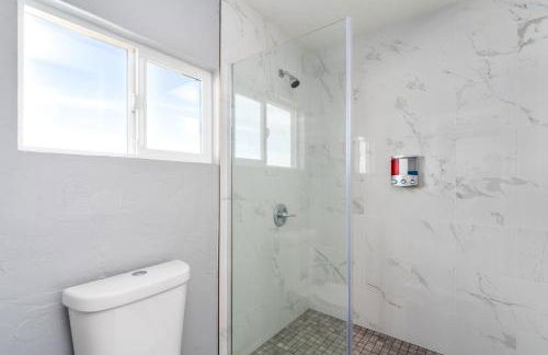 Desert Oasis - Firepit, Stargazing, Kitchen Essentials, 5 Acres, & Joshua Trees - Sleeps 6 Comfortably, 7 with Sofa, 8 Maximum - Foto 20