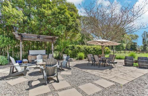 Charming 4BR Wine Country Getaway with Spa & Firepit - Foto 48