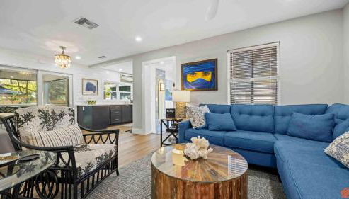 The Surf House: Stylish 2BR Haven - Foto 2