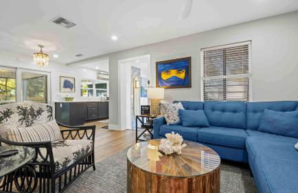 The Surf House: Stylish 2BR Haven - Foto 2