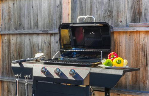 Belmont Shore Getaway with Hot Tub and Firepit - Foto 36