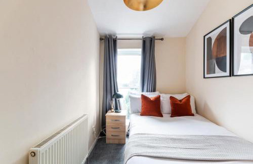 House - Sleeps up to 10 & Free Parking - Foto 18