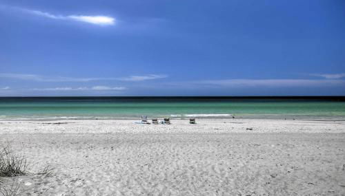 Updated Condo Near Beach: Ideal Walkable Location - Foto 5