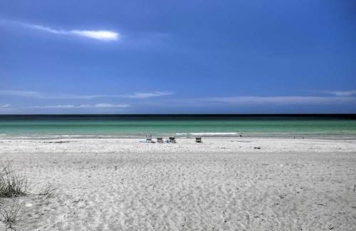 Updated Condo Near Beach: Ideal Walkable Location - Foto 5