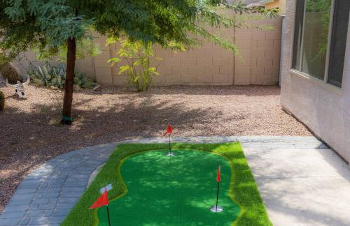 StayShores Chic Retreat – Pool HotTubSweet Sleep - Photo 27