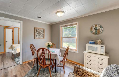 Wayland Retreat with Deck Walk to Downtown! - Foto 4