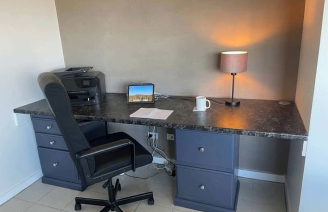 Spacious One Bedroom Apartment- With Large Balcony - Foto 13