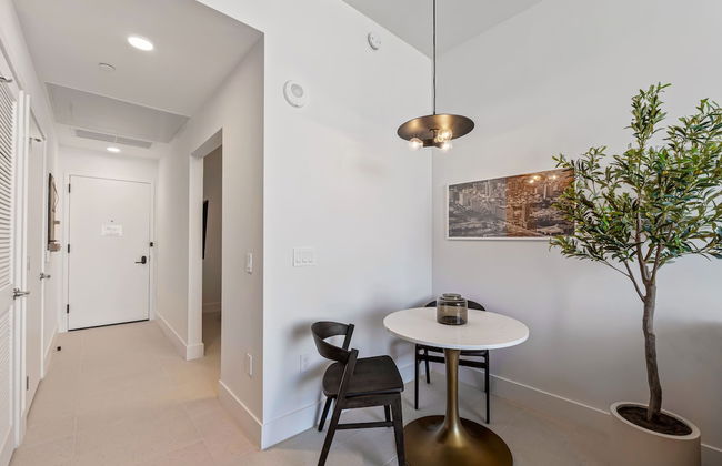 Ultimate Elegance Studio with Panoramic City Views - Foto 19