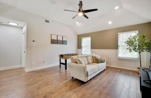 Tropical Pool Oasis - 5 BR Foosbal Cinema - Photo 14