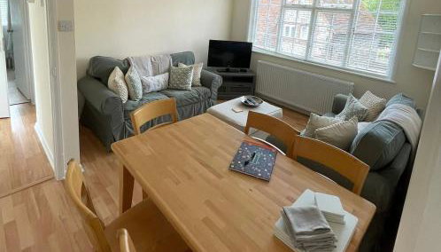 Fantastic Two Bedroom Courtyard Apartment - Foto 4