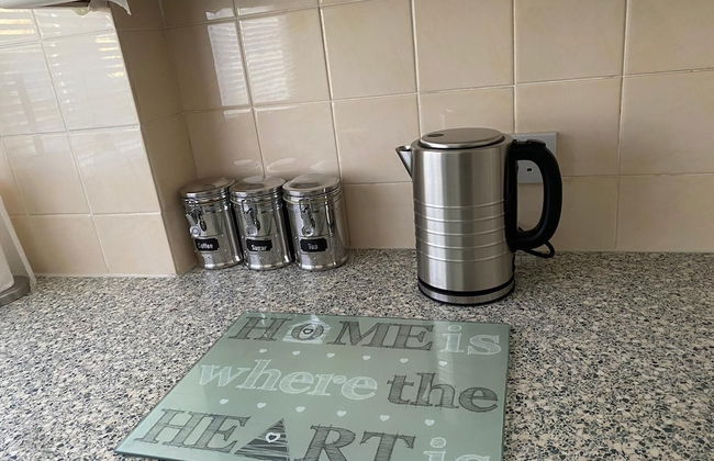 Riverside Park Ground Floor Apartment - St Neots - Photo 13