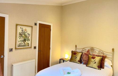 Hot Tub, Lake View, Peaceful Woodland Retreat - Photo 27