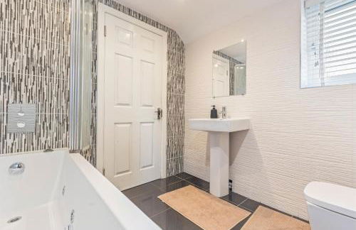 Awesome Coventry Home for Business Contractors and Suitable for families with Free Parking 14mins from NEC - Foto 46