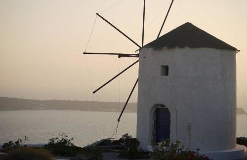 Lioyerma Windmill Villa With Outdoor Hot Tub - Photo 4