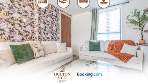 Luxury Retreat For 10 Short Lets & Serviced Accommodation Manchester with Hot Tub and Spacious Garden - Foto 2