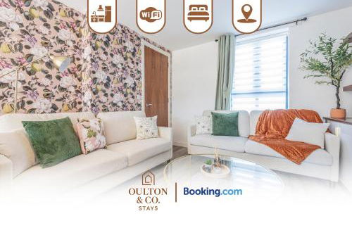 Luxury Retreat For 10 Short Lets & Serviced Accommodation Manchester with Hot Tub and Spacious Garden - Foto 2