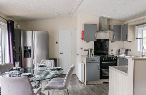 The Hideout - Photo 6