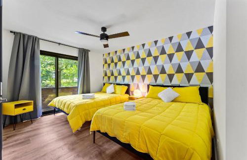 Spacious Waterfront Mansion wHot tubPoolTable - Foto 16