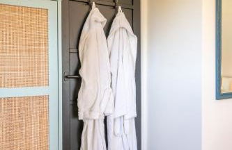 Peaceful Stylish Entire Apartment - Views, Gardens, Firepit, Balcony - Photo 9