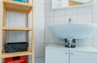 Helle Wohnung mit Balkon & moderner Küche - ideal für Paare mit Kind - Foto 3