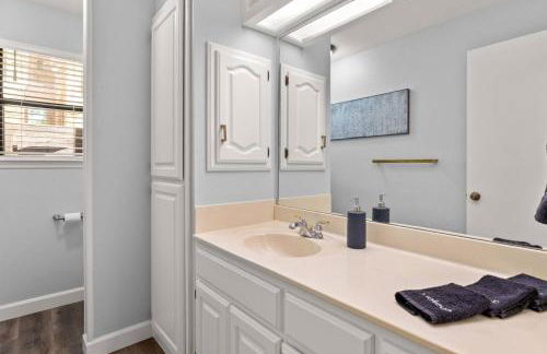 5BR 3.5BA Waterfront Boat, Dock and Kayaks, Lake McQueeney by Austin Vacay - Foto 27