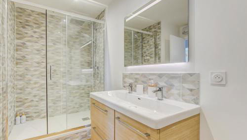 Sunset Duplex - Grand-Rond, Jardin des plantes, centre-ville, 2 BDRs 60m2, AC, Netflix - T3 60m2 avec clim - Foto 4, towels, Shower